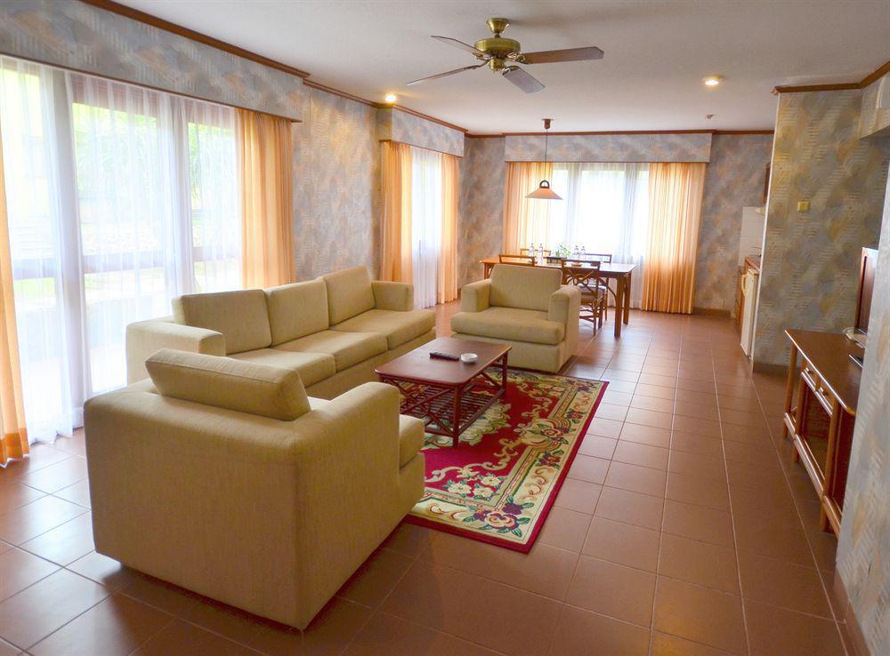 Plagoo Holiday Hotel Нуса Дуа Екстериор снимка